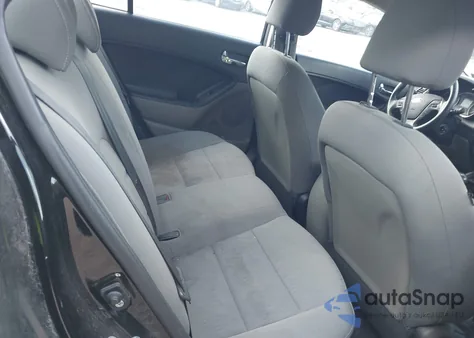 2015 Kia Forte Lx z USA, uszkodzony, nr VIN KNAFK4A68F5418622